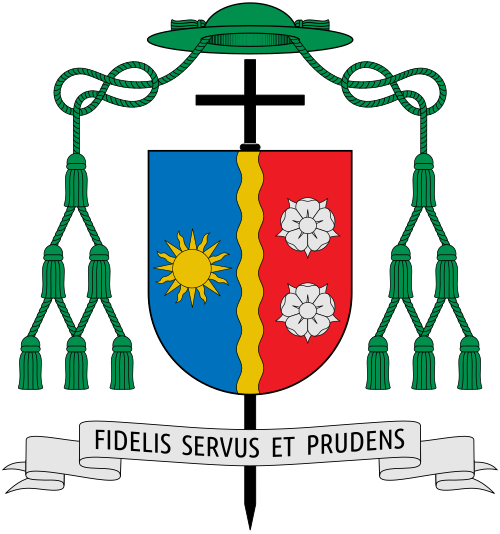 Escudo episcopal de monseñor Fidel León Cadavid Marín, Obispo de la Diócesis Católica de Sonsón-Rionegro. Colombia. Descripción Heráldica: Escudo partido El primer campo en azur, en el que surge un sol de oro. El segundo campo en gules ornado con dos rosas de plata En palo sobre todo una onda de oro. Por cimera una cruz simple en sinople Por divisa una cinta de plata que lleva como lema FIDELlS SERVUS ET PRUDENS. Significado: El campo de azur representa las aguas, signo de vida y riqueza de la r