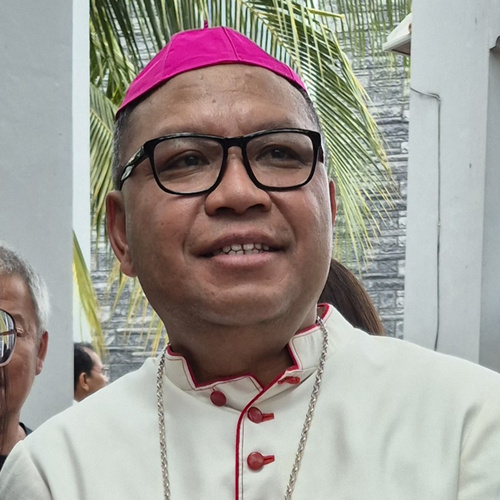 Bishop Maksimus Regus